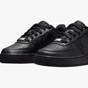*NEW* WOMEN Nike Air Force 1 '07 Low Triple Black, Size W 6